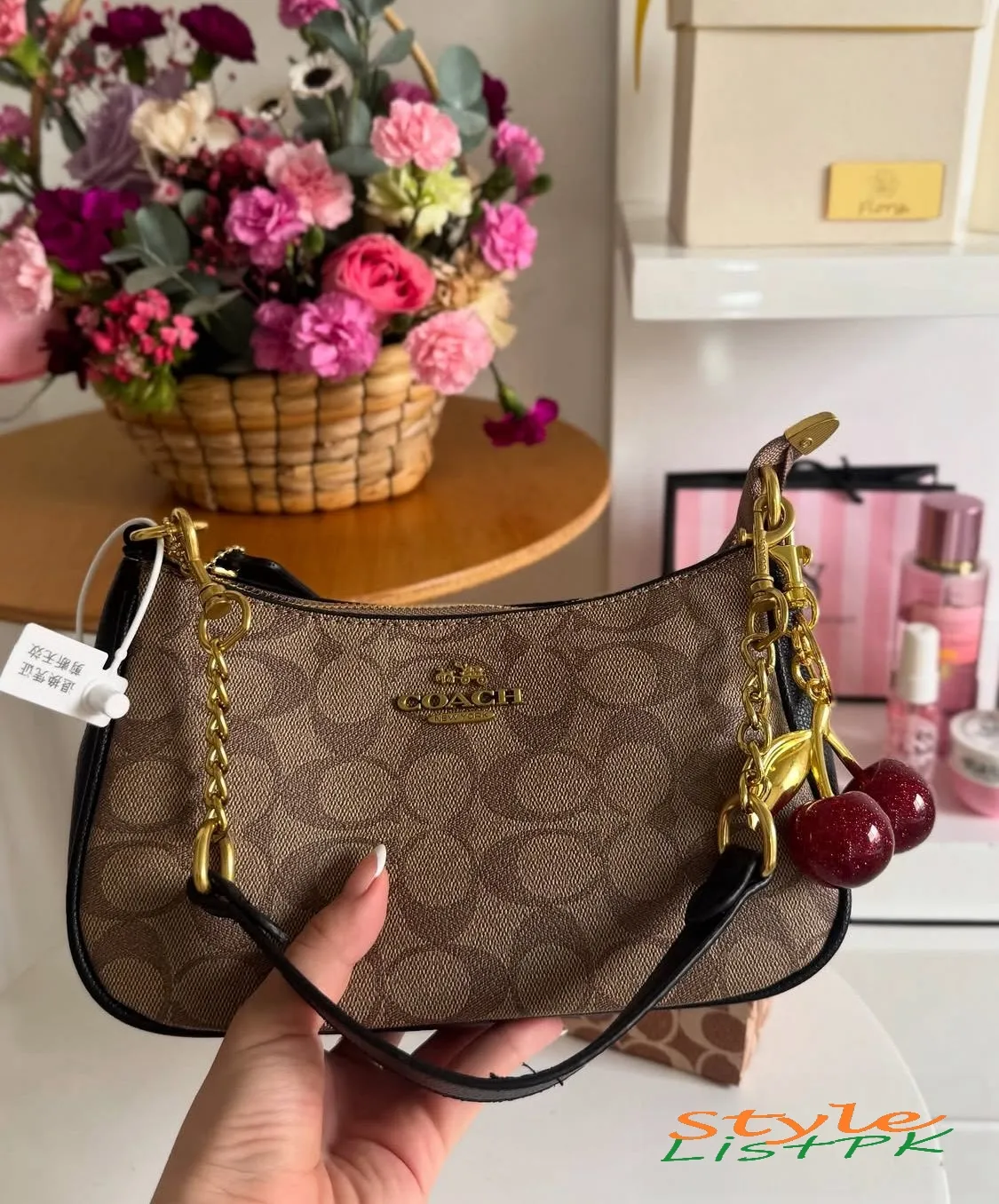 Coach Shoulder Bag 