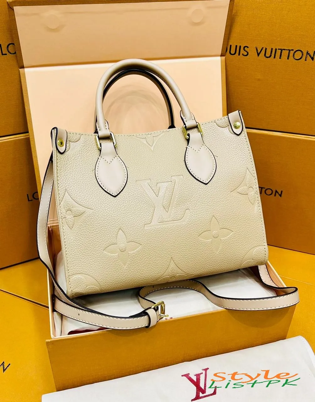 Lv On The Go Small