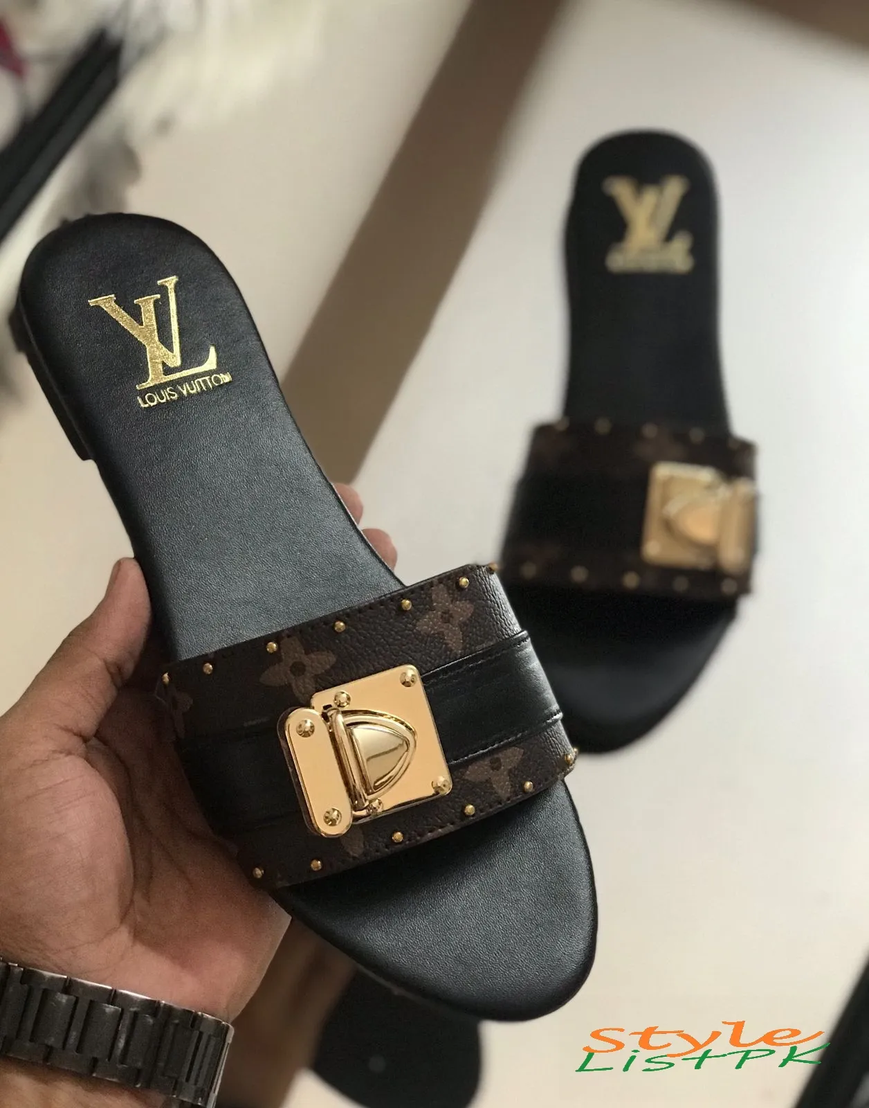 Lv Slipper